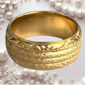 Vintage Gold Ring Wide Textured Ornate Filigree Edge Band Chunky Statement Ring